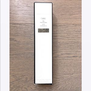 NWOT Oribe Dry Texturizing Spray